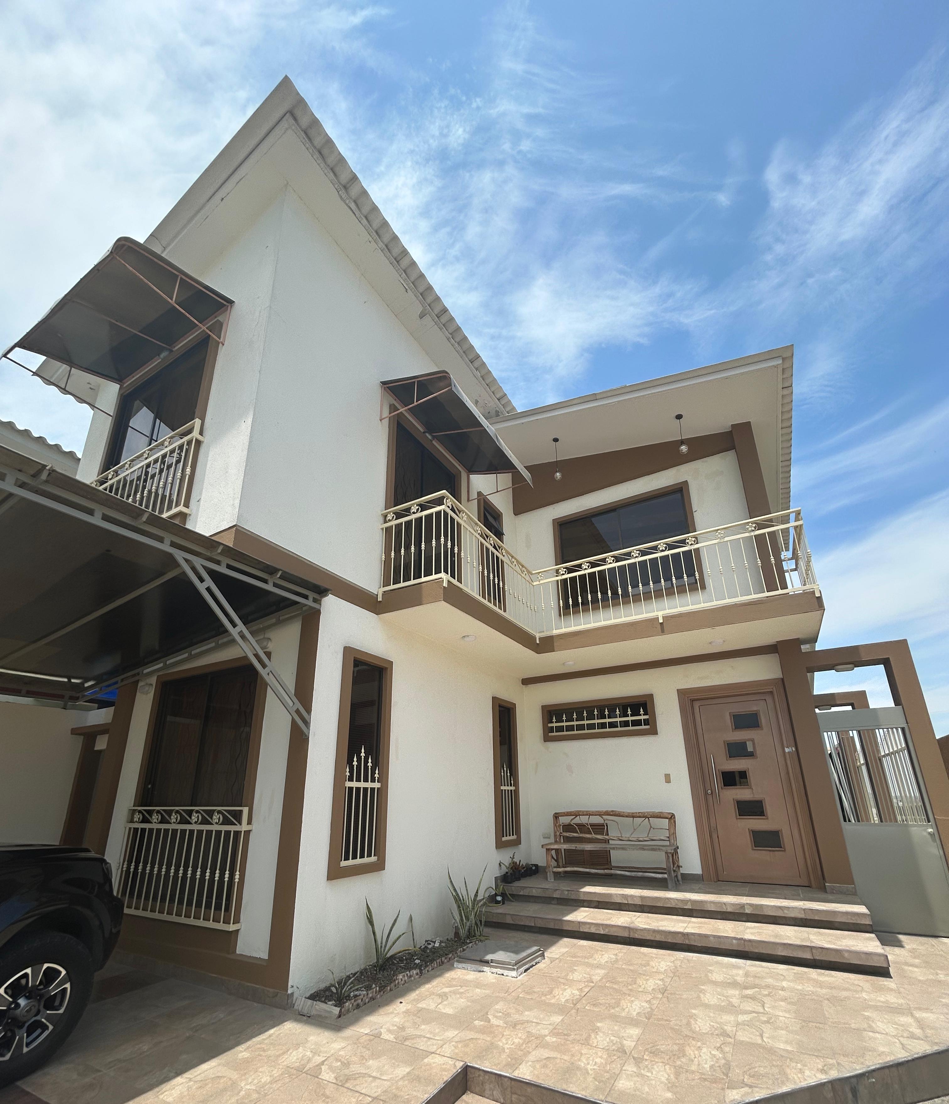 VENDO CASA EN EL CONDADO VICOLINCI